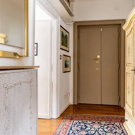 Vatican Almond Tree Penthouse Apartament